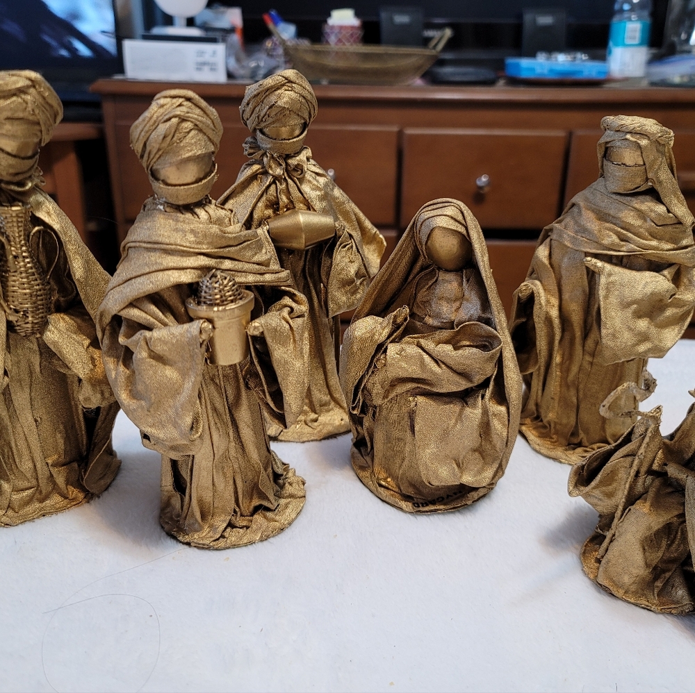 Golden Wrapped Material (Paper Mache like) Nativity 6 piece)